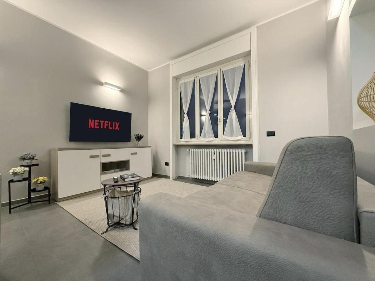 Wide & Bright 2 Bedroom Flat 50m From M4 Station *
