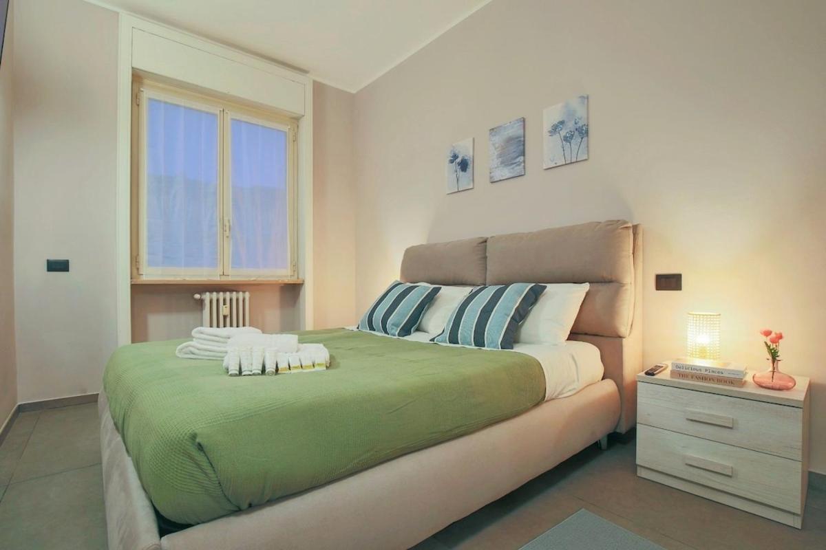 Wide & Bright 2 Bedroom Flat 50m From M4 Station *