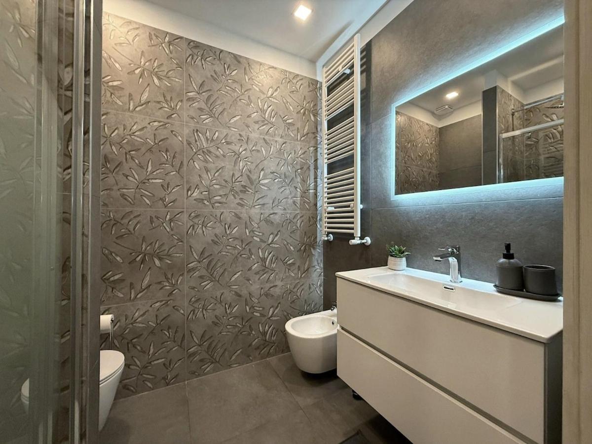 Wide & Bright 2 Bedroom Flat 50m From M4 Station Milan