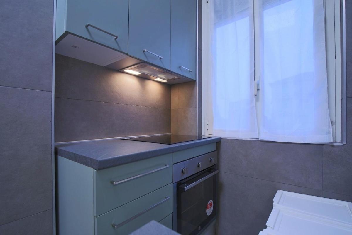 Wide & Bright 2 Bedroom Flat 50m From M4 Station