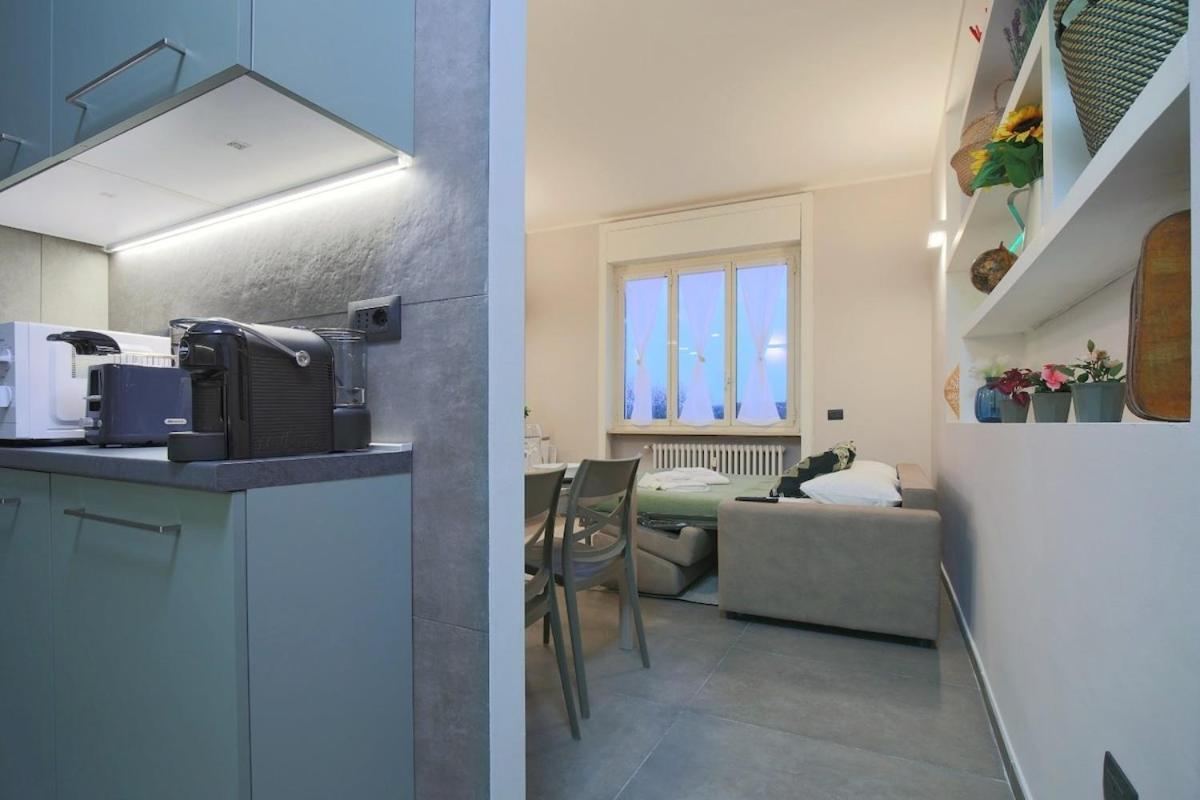 Wide & Bright 2 Bedroom Flat 50m From M4 Station Appartement Milan