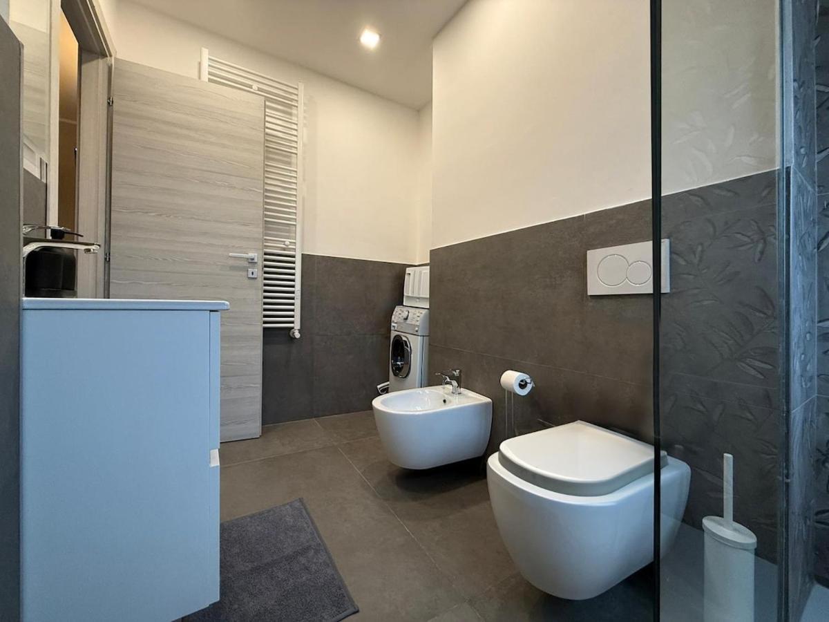Wide & Bright 2 Bedroom Flat 50m From M4 Station