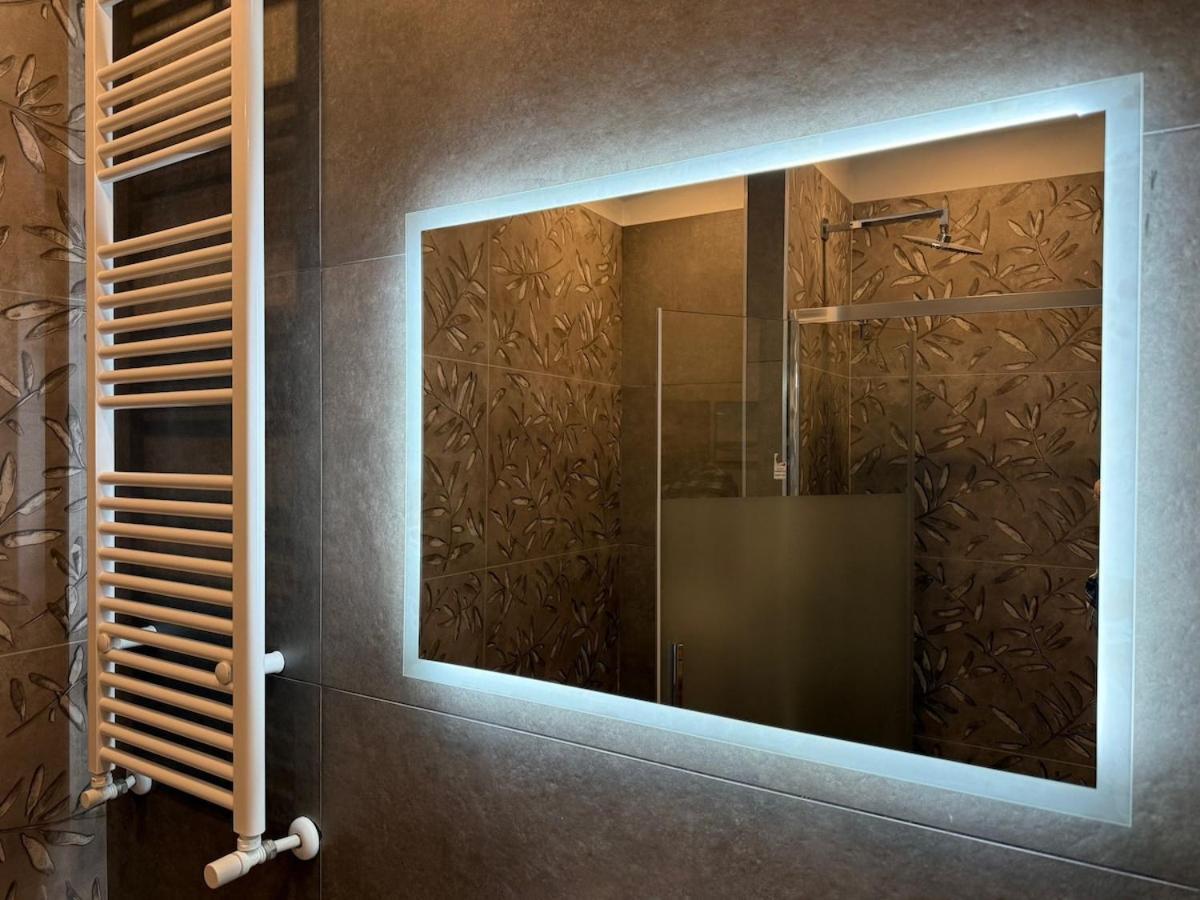 Wide & Bright 2 Bedroom Flat 50m From M4 Station Apartamento *