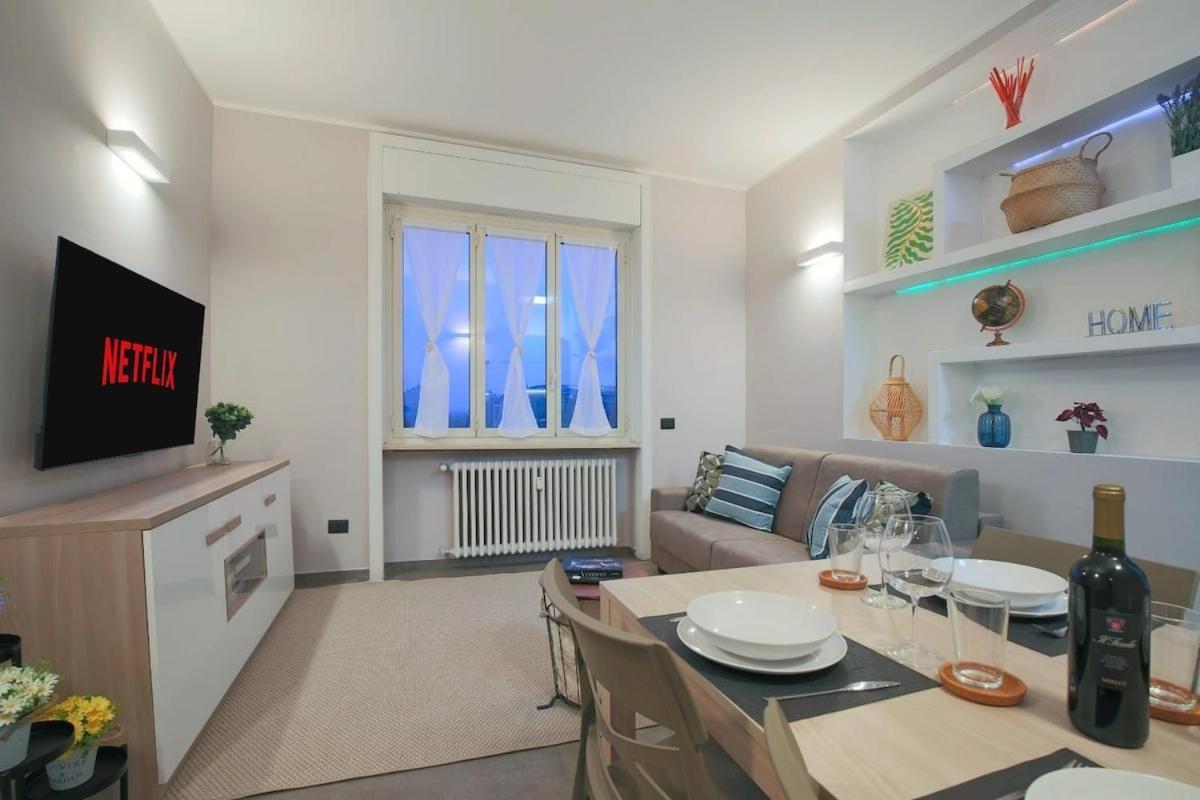 Wide & Bright 2 Bedroom Flat 50m From M4 Station Milan