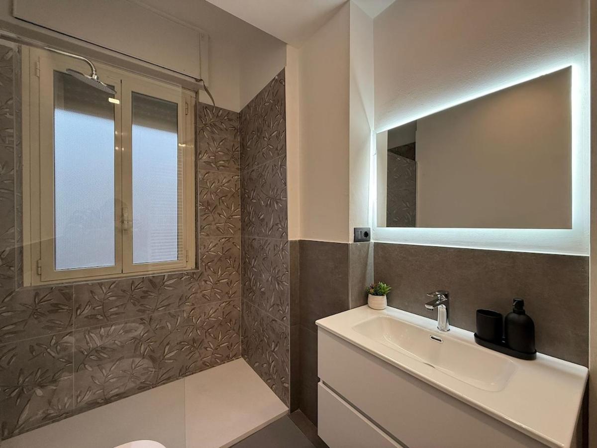 Wide & Bright 2 Bedroom Flat 50m From M4 Station Milan